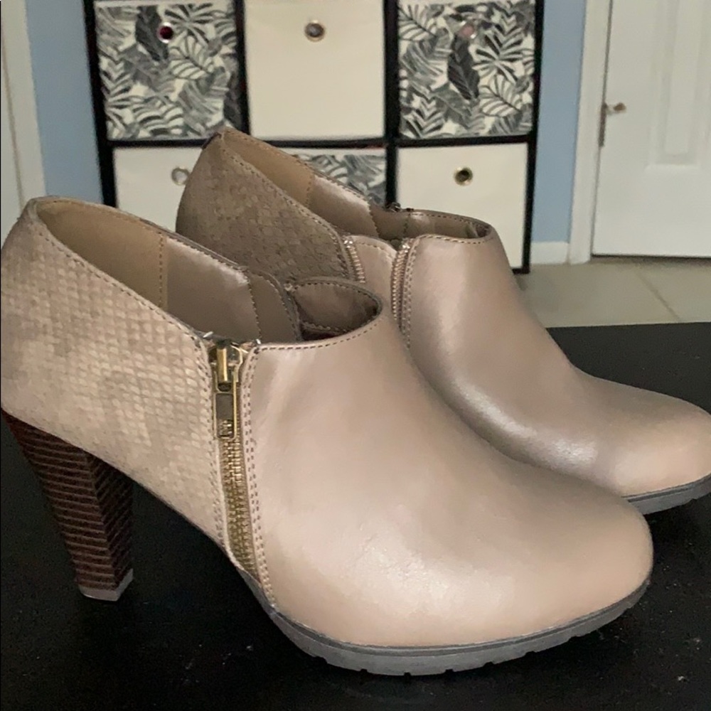 light brown heels